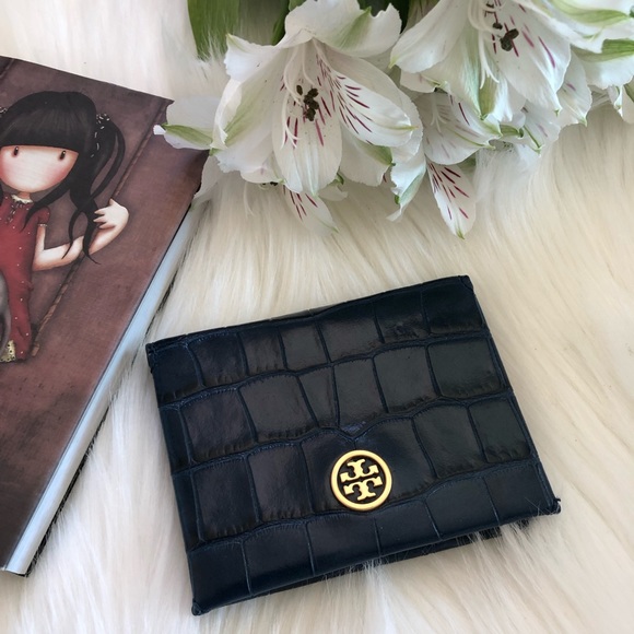 Tory Burch Parker Embossed Foldable Card Case - Picture 2 of 9